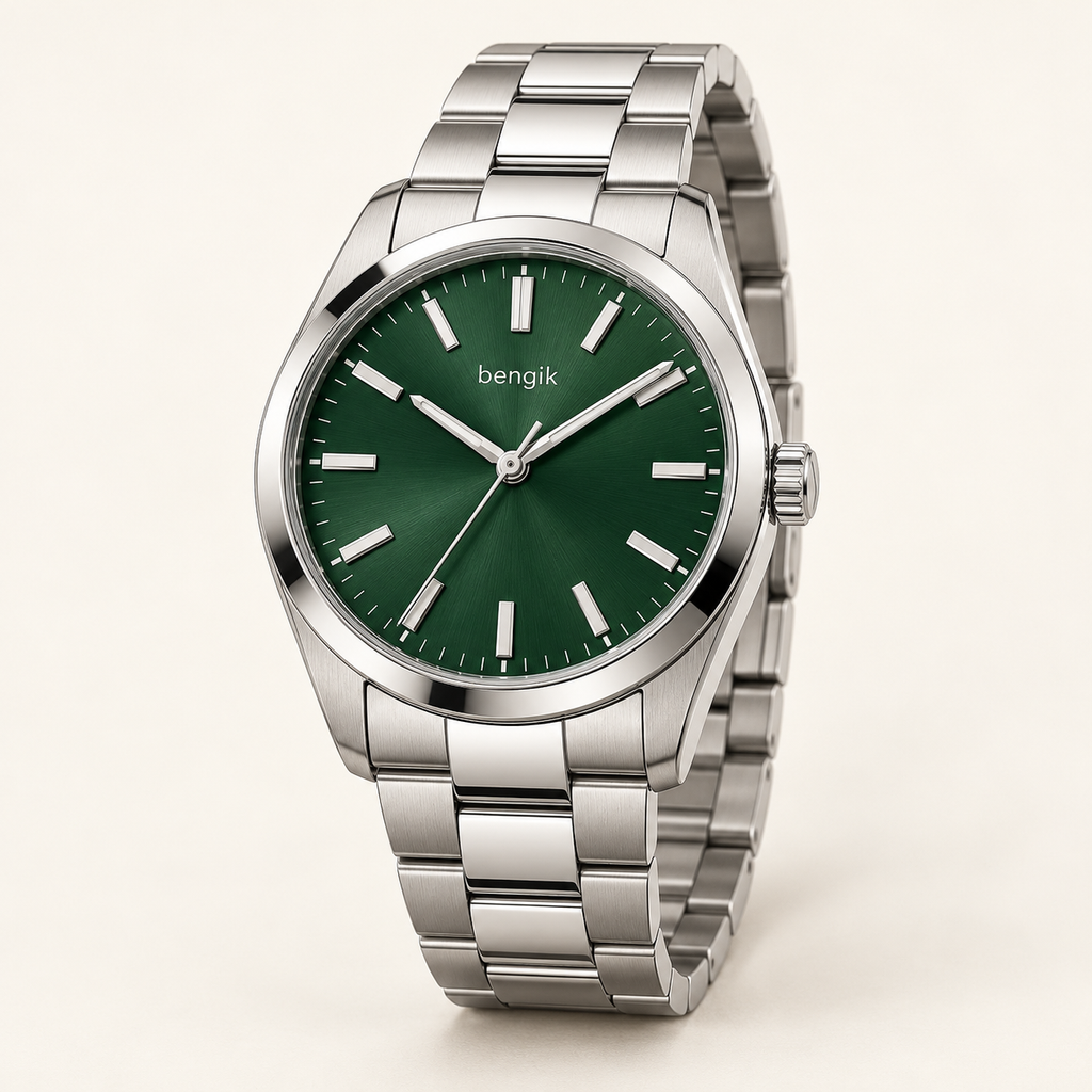 bengik Atlas watch: round silver-tone case, forest-green dial, bold baton markers and silver-tone link bracelet, main three-quarter view.